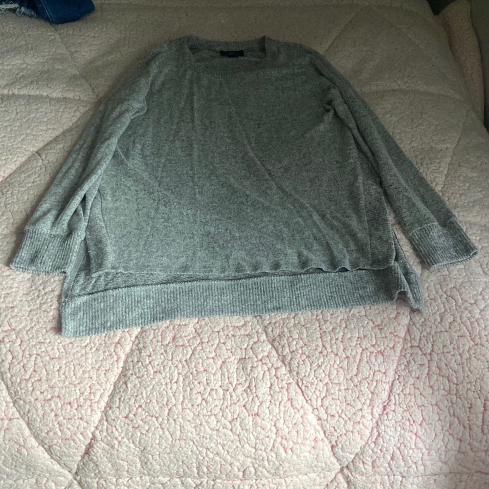Women’s gray soft shirt!